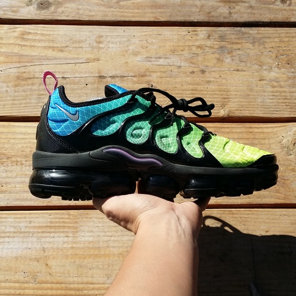 nike vapormax aurora green